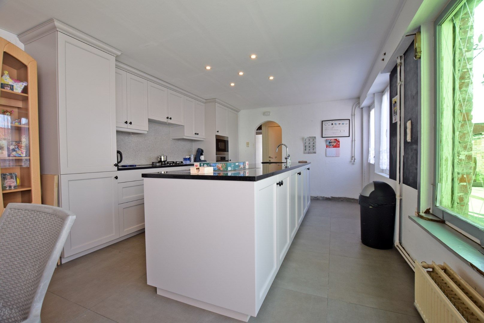 Op te frissen rijwoning op 360m² met 4 slaapkamers + garage & achterliggende loods / werkplaats te Adinkerke (De Panne).  foto 3