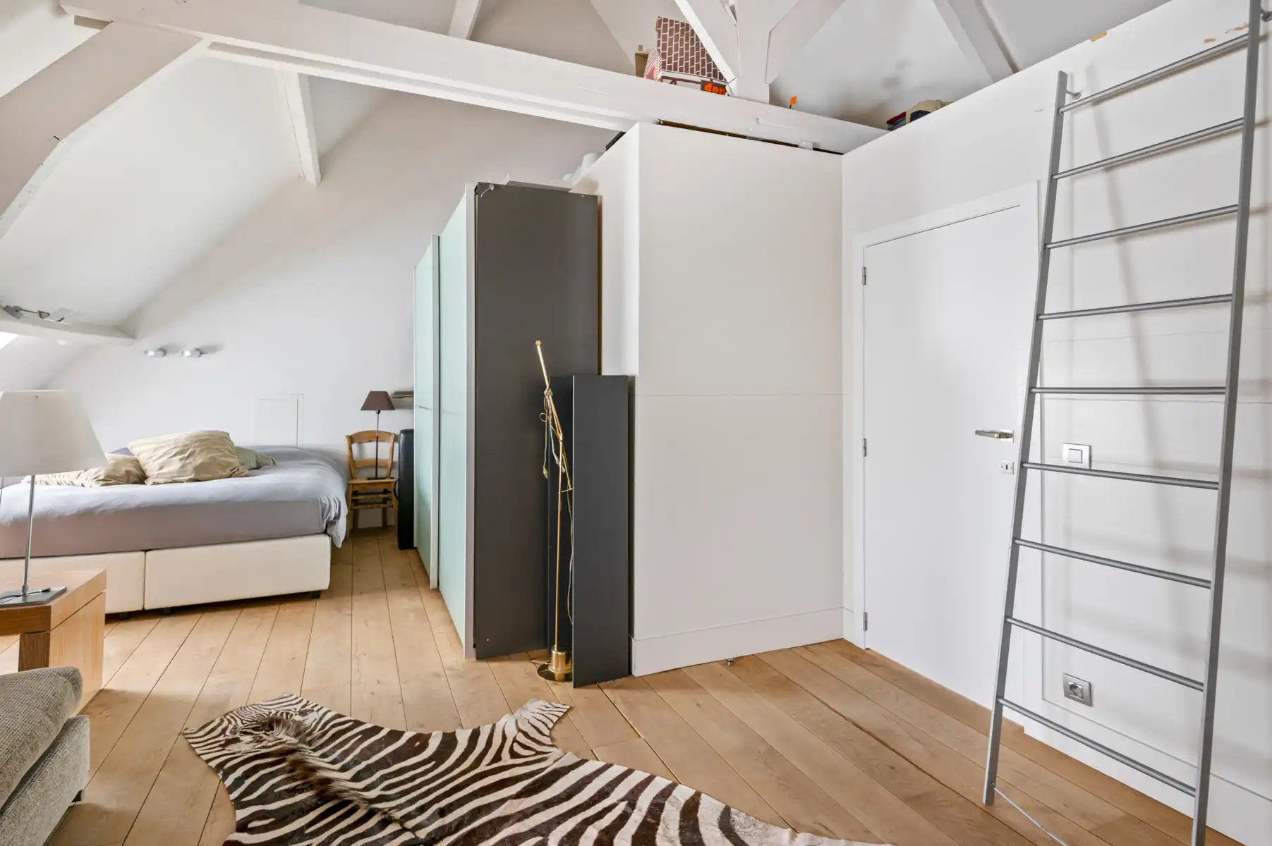 High-end afgewerkte praktijkvilla in het centrum foto 21