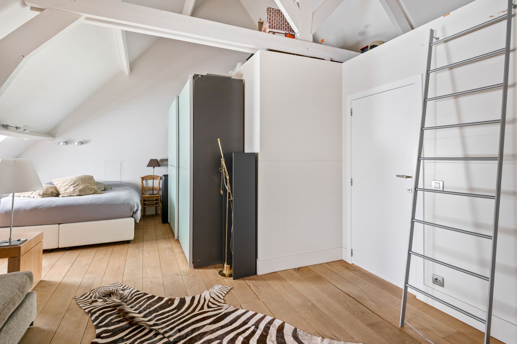 High-end afgewerkte praktijkvilla in het centrum foto 21