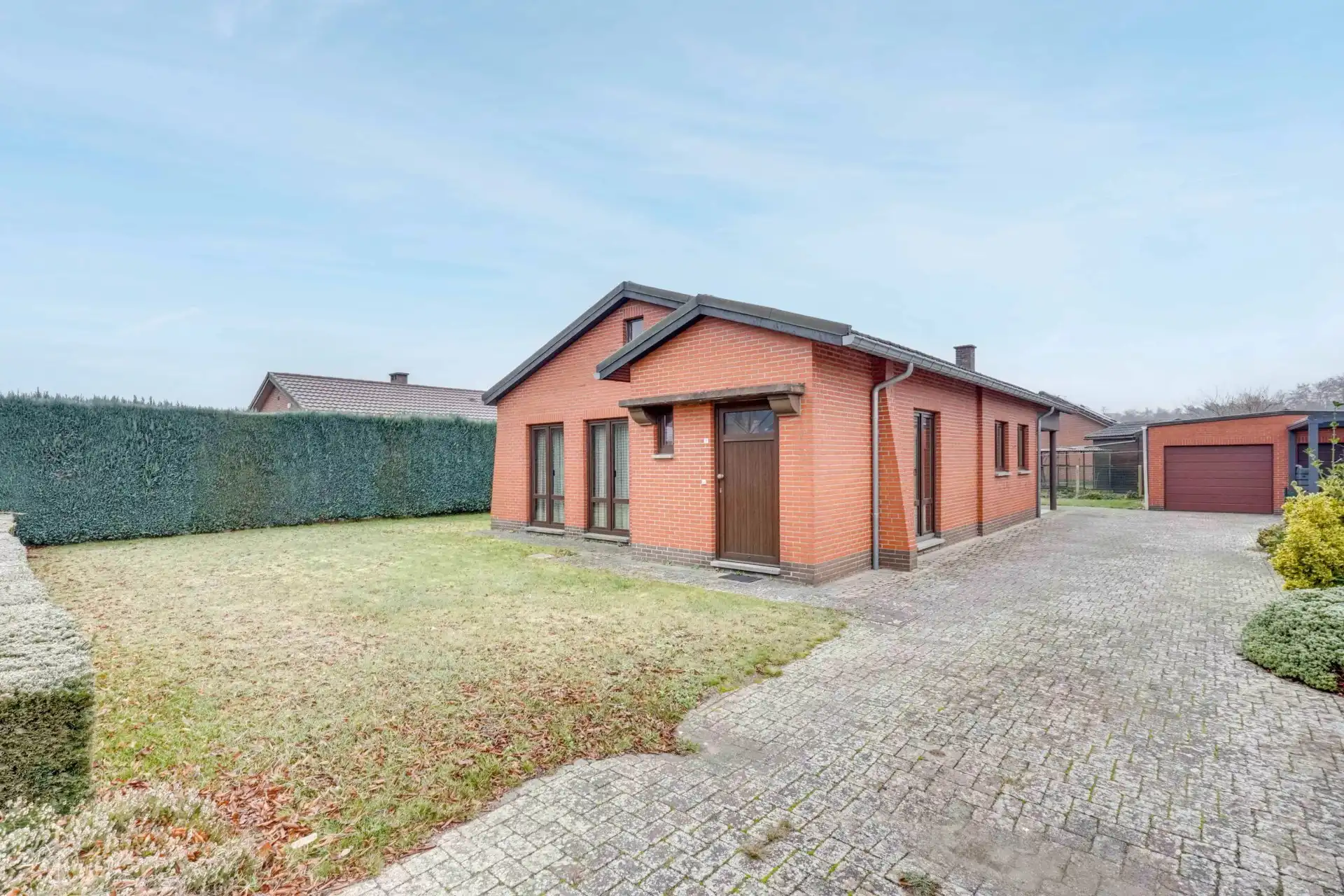 Charmante woning met drie slaapkamers, tuin en garage foto 2