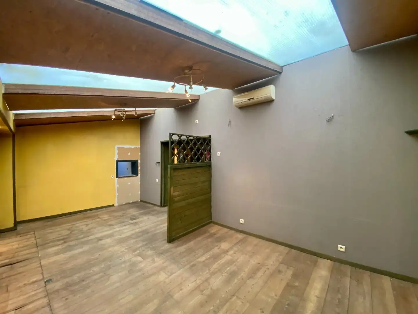 RUIM HANDELSPAND MET TAL VAN MOGELIJKHEDEN OP CENTRUM LOCATIE foto 5