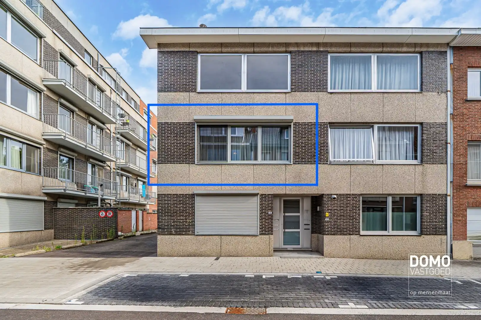 INSTAPKLAAR 1 SLAAPKAMERAPPARTEMENT VAN 58M2 MET TERRAS, GARAGEBOX EN BERGING BINNEN DE GROTE RING VAN HASSELT foto {{pictureIndex}}