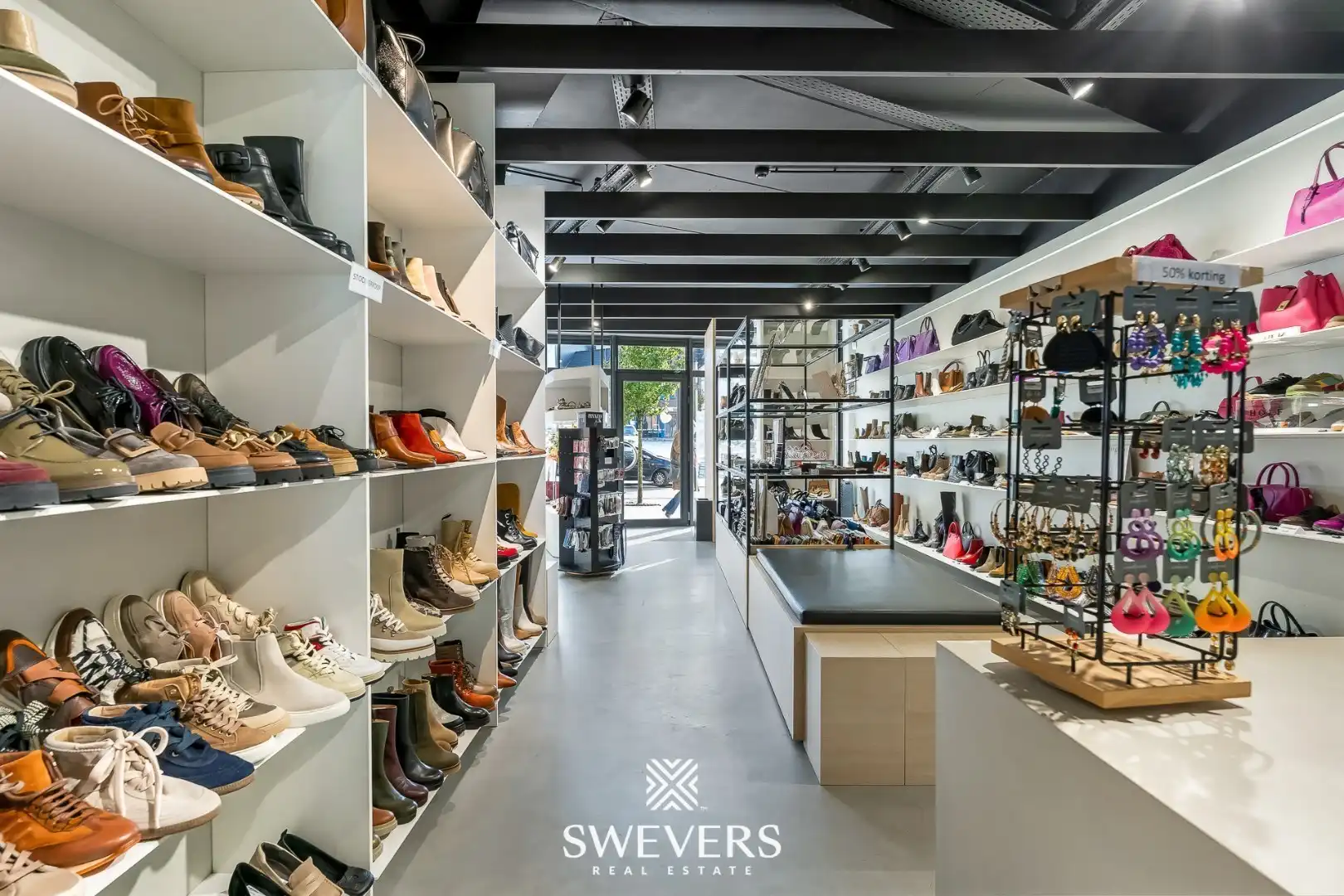 Instapklaar handelspand te huur op de markt in Beringen foto 11