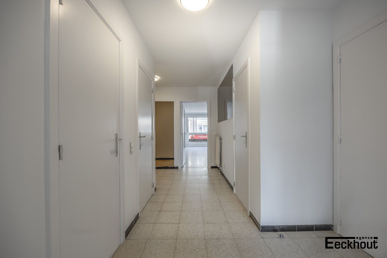 Lichtrijk appartement van 101m2 met supplementair 26m2 terrassen op gunstige ligging te Oostende! foto 12