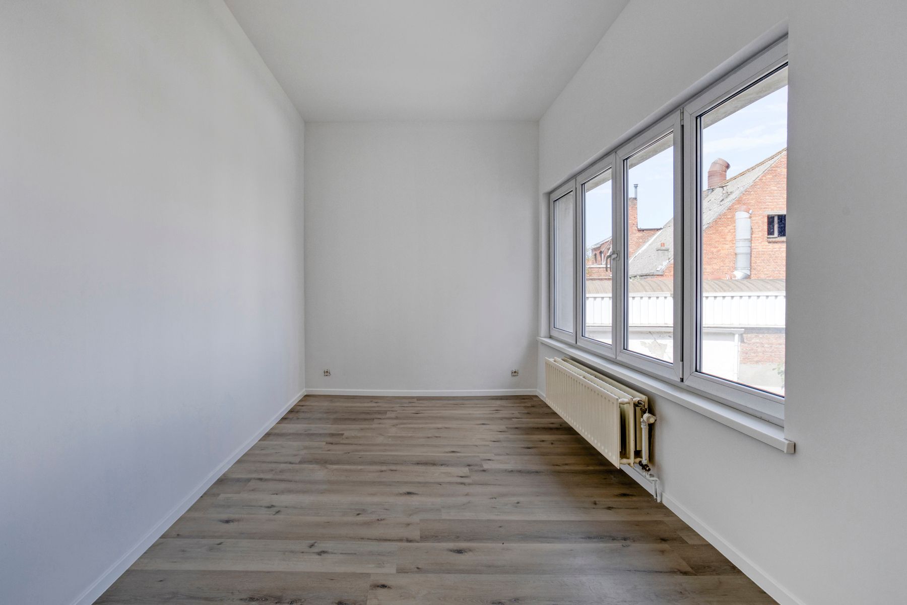 Totaal gerenoveerd, instapklaar appartement foto 9