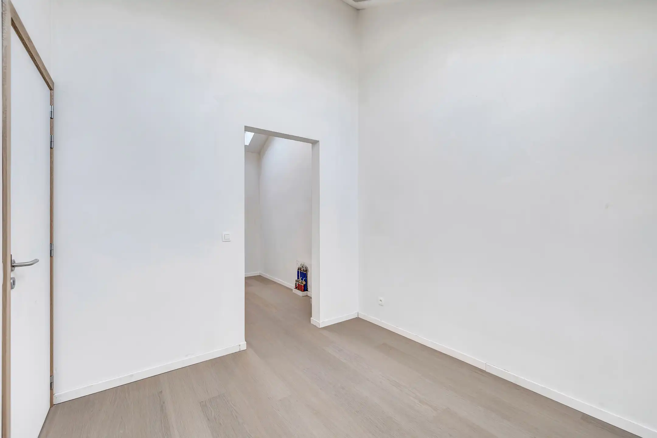 Prachtige nieuwbouwwoning in uniek woonerf foto 15