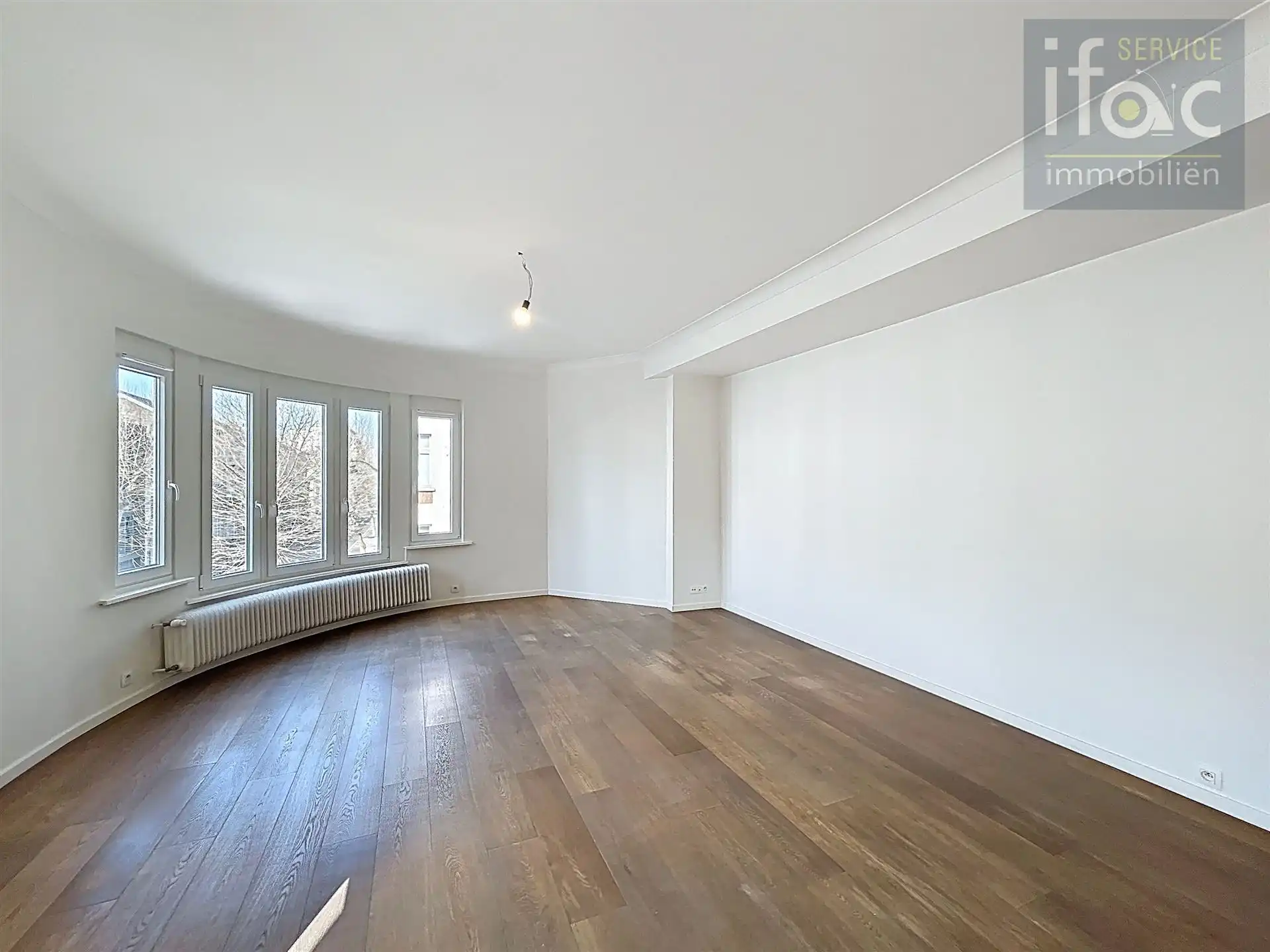Ruim appartement van (110m²) met terras  foto 2