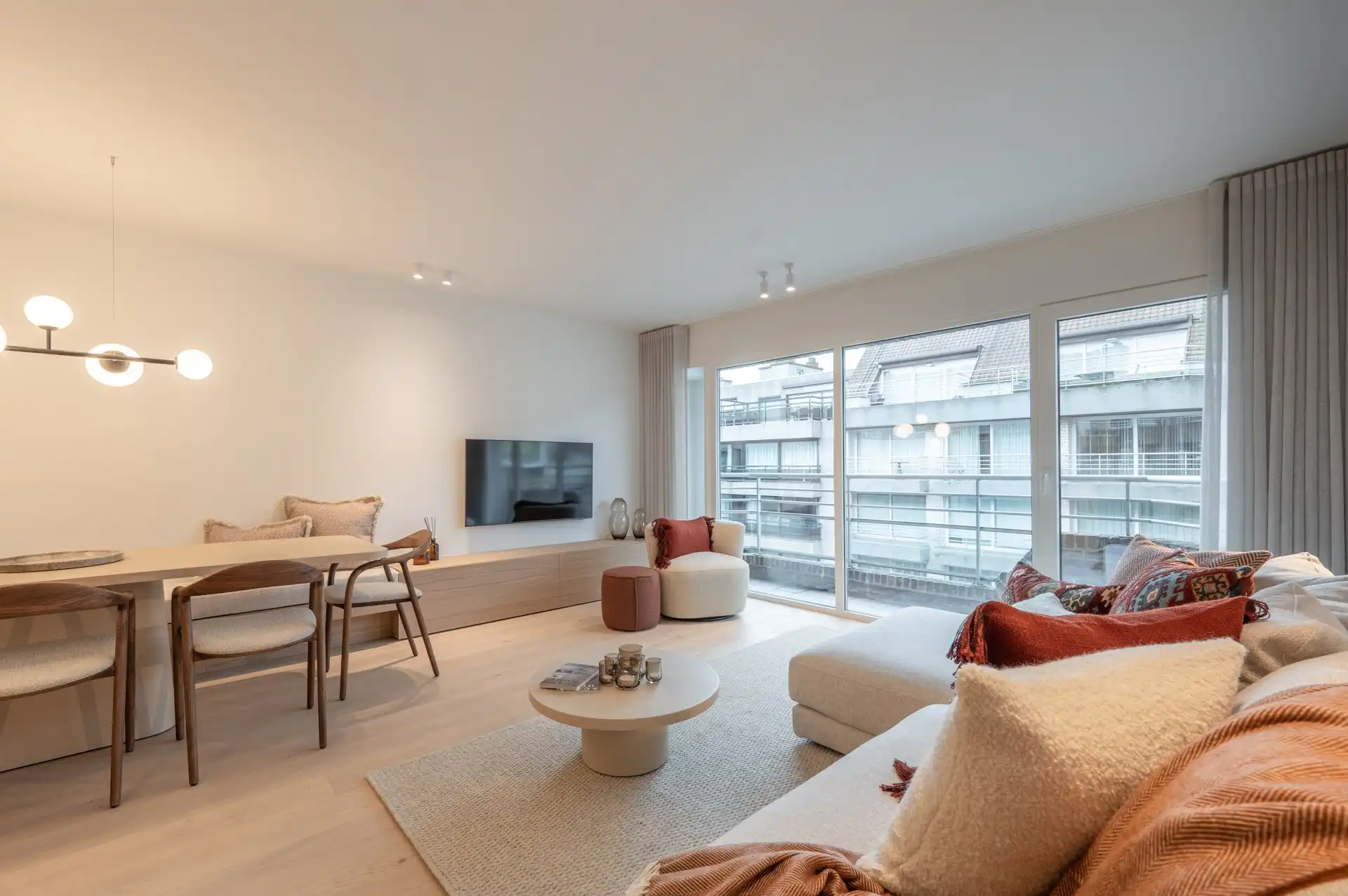 Zeer goed gelegen appartement op enkele passen van het gezellige Rubensplein. foto 2