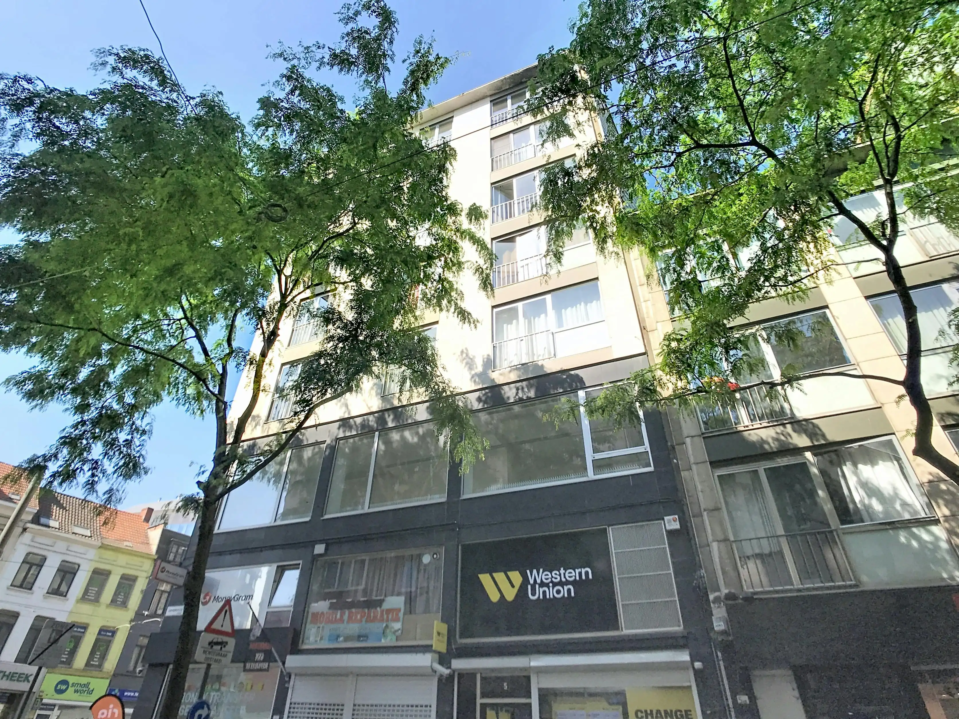 Gerenoveerd één slaapkamer appartement te koop in Antwerpen foto 21