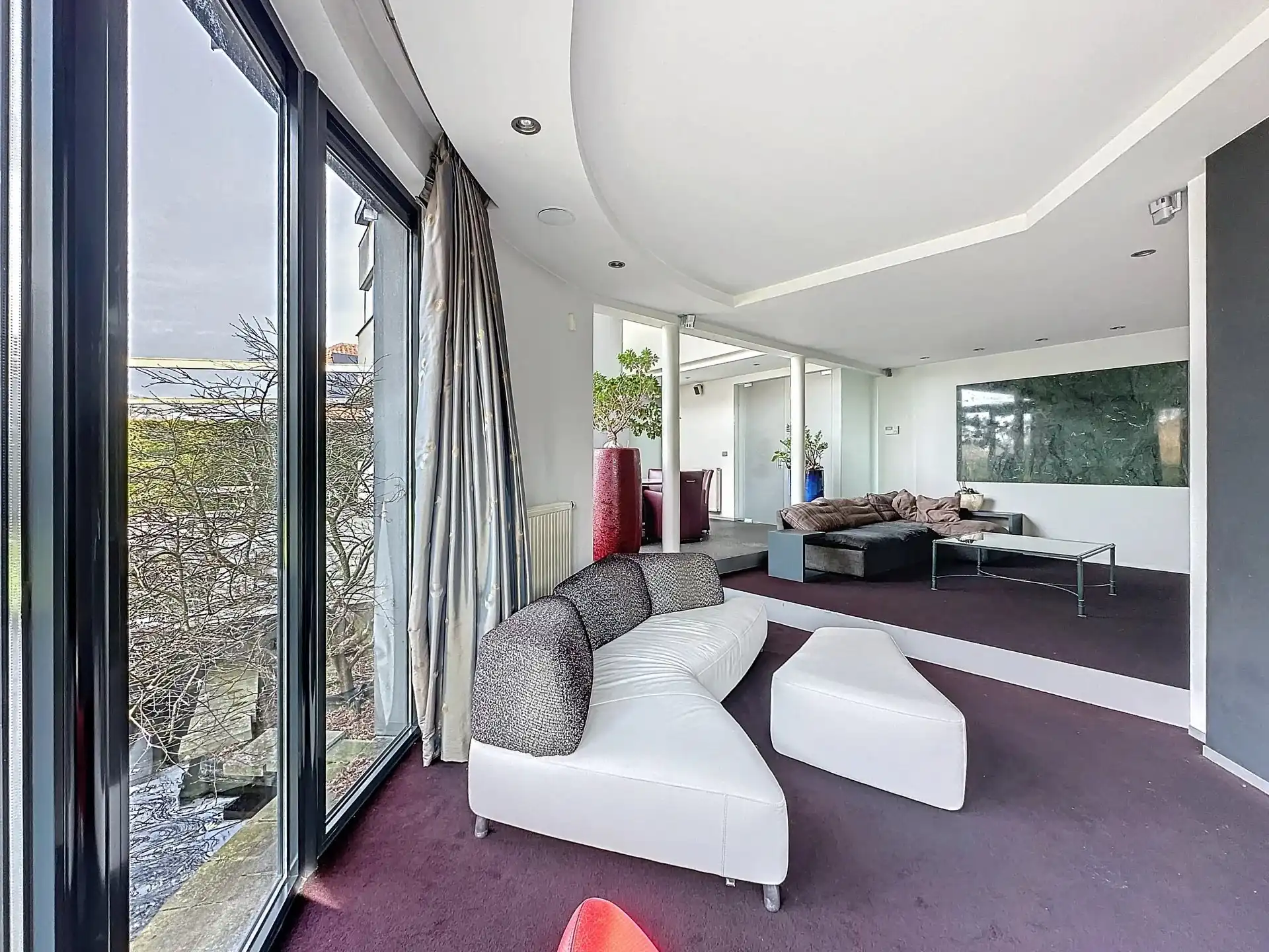 Unieke moderne woning met een dubbele bestemming op een perceel van 29a24ca. foto 45