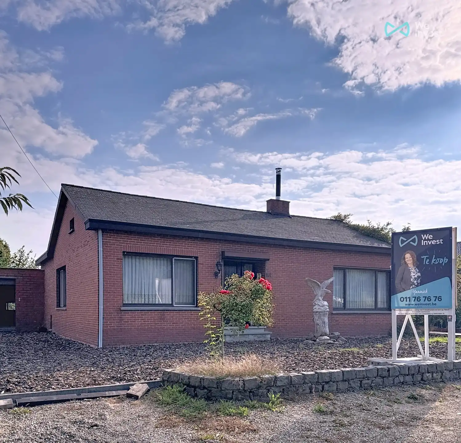 Vrijstaande woning met garage en tuin in rustige woonwijk. foto {{pictureIndex}}