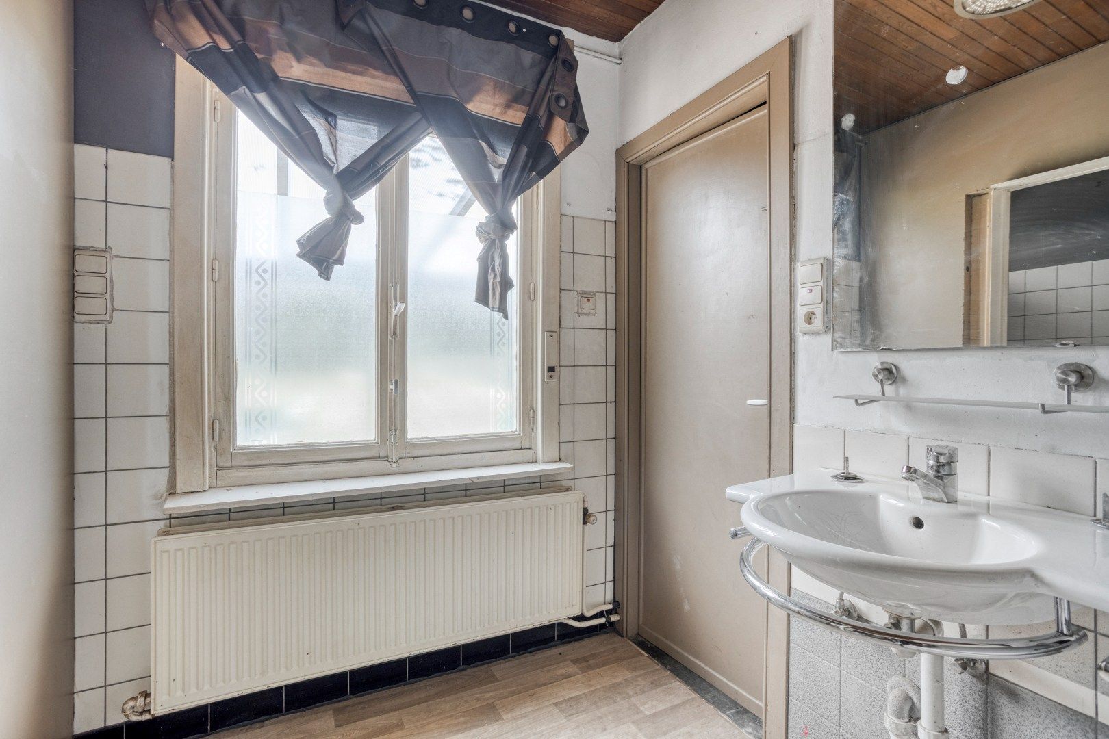 Te renoveren woning, rustig en landelijk gelegen op 1.265 m² nabij het centrum ! foto 12