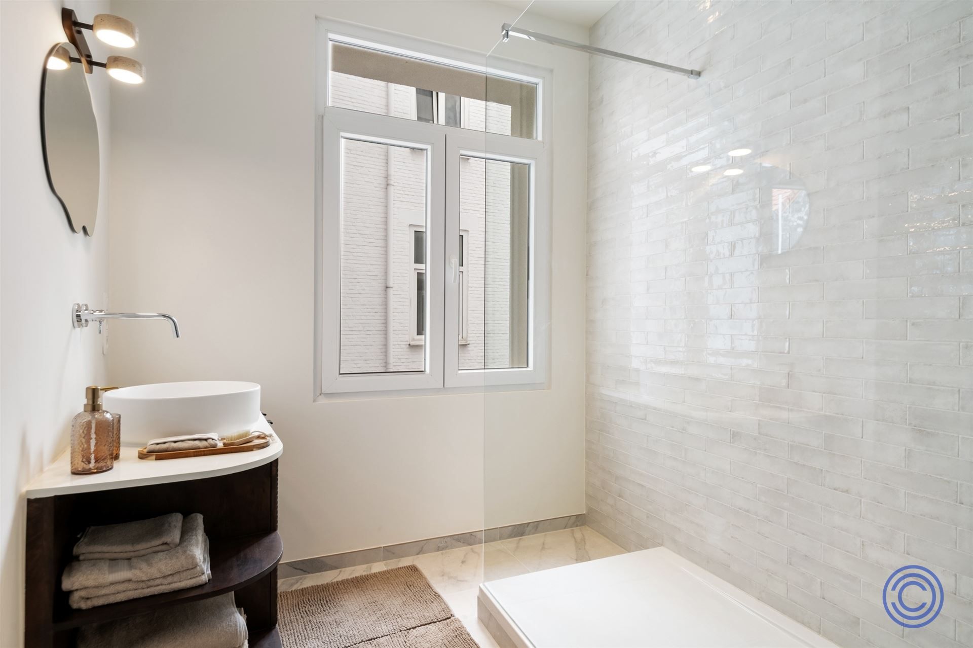 Prachtig gerenoveerd 2-slpk appartement met stadstuintje! foto 8