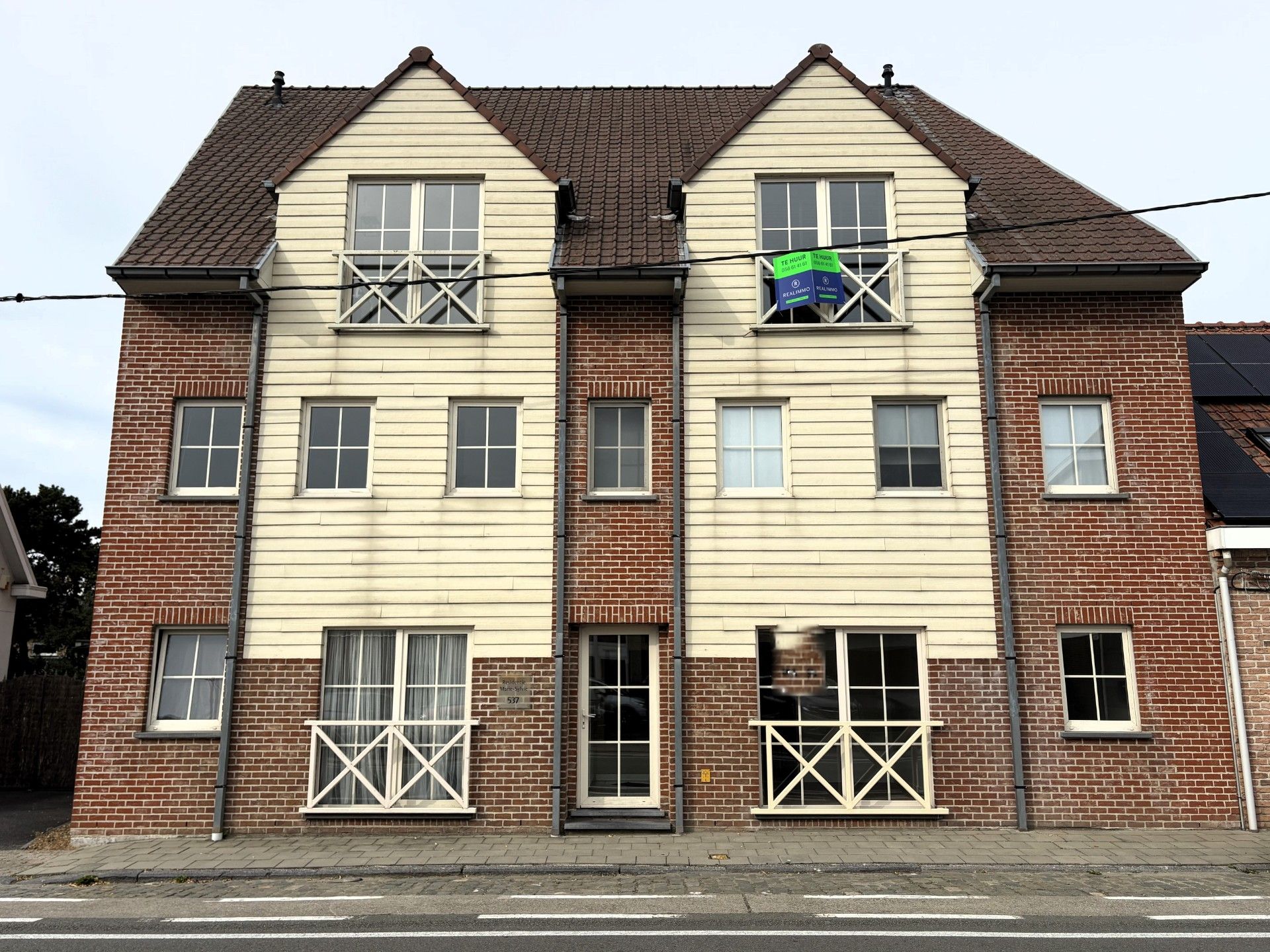 Ruim appartement met 2 slaapkamers en garage foto {{pictureIndex}}