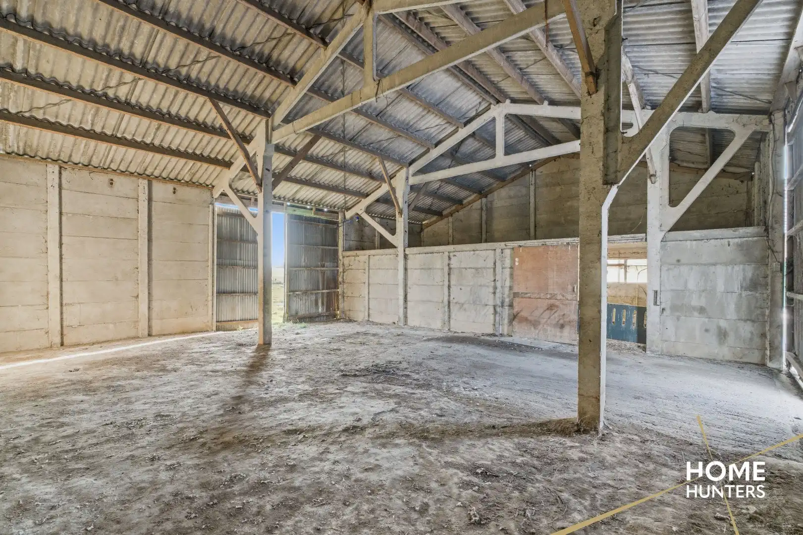 Unieke te renoveren hoeve op 14.188 m² met adembenemend zicht op de Kemmelberg foto 29