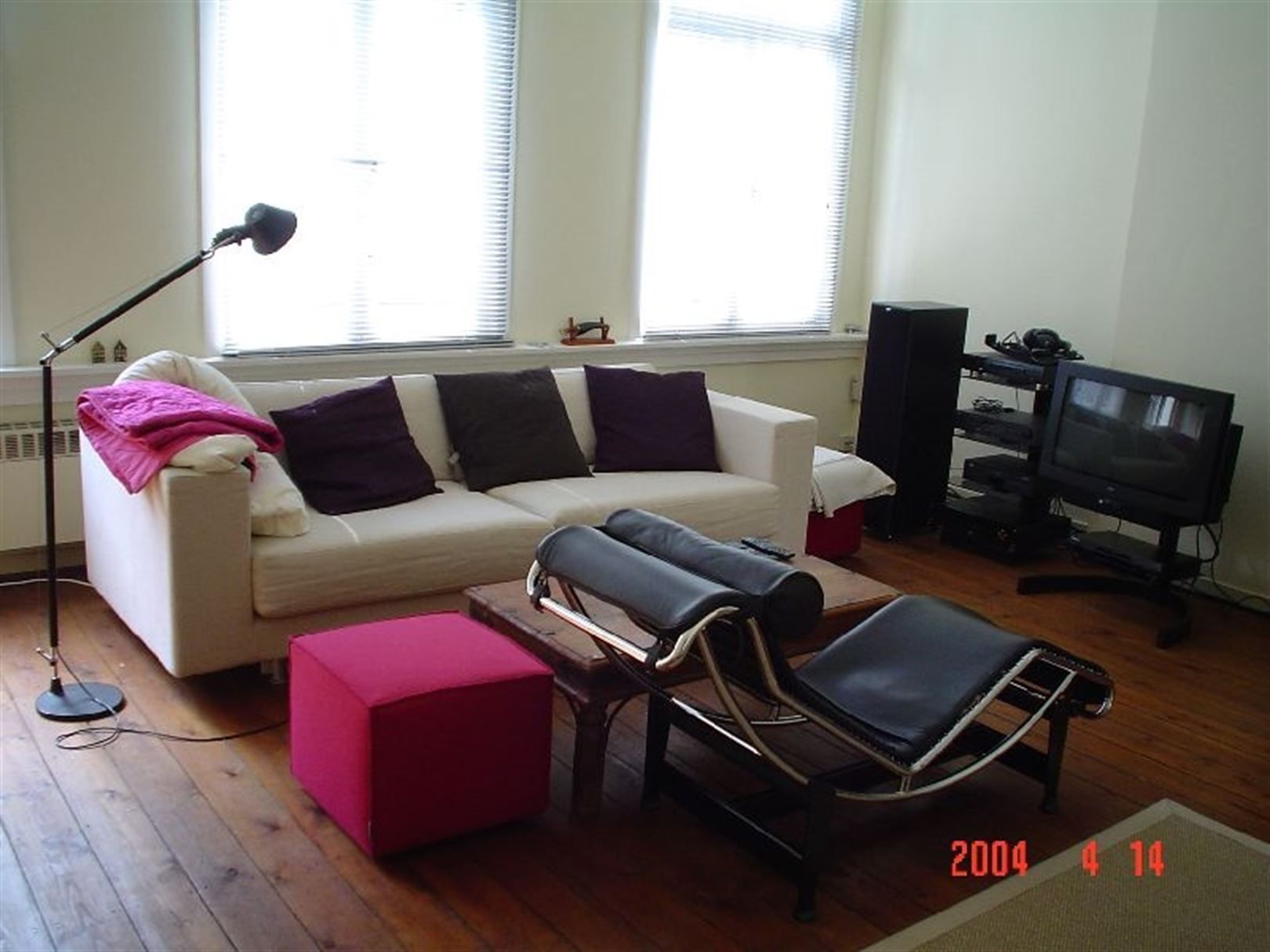 Gemeubeld  2 slaapkamer duplex appartement op 't Zuid! foto 2