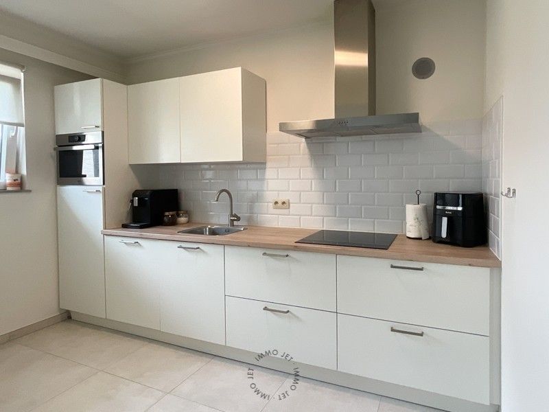 Volledig vernieuwd instapklaar appartement met autostaanplaats in hartje Beveren foto 9