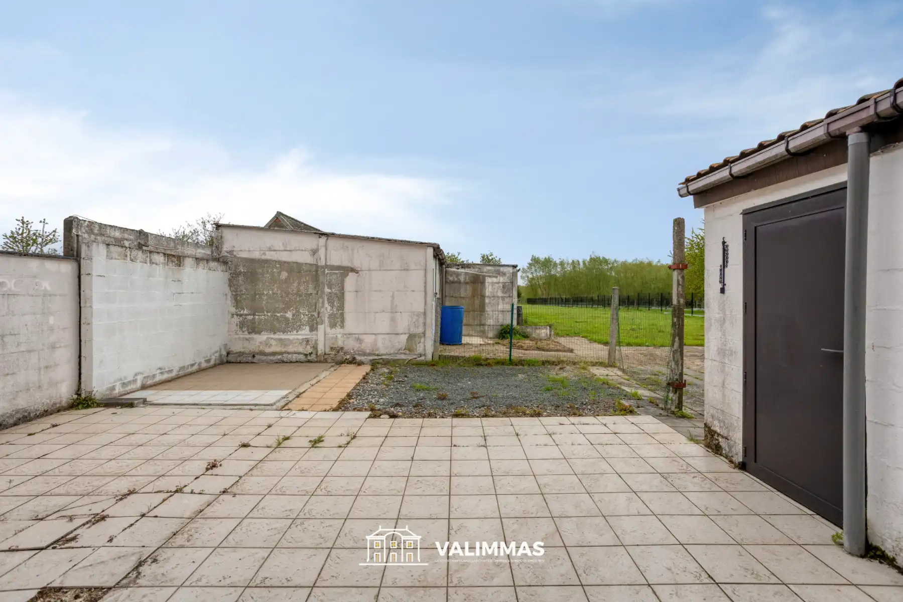 Een landelijk gelegen driegevelwoning met garage en tuin... foto 17