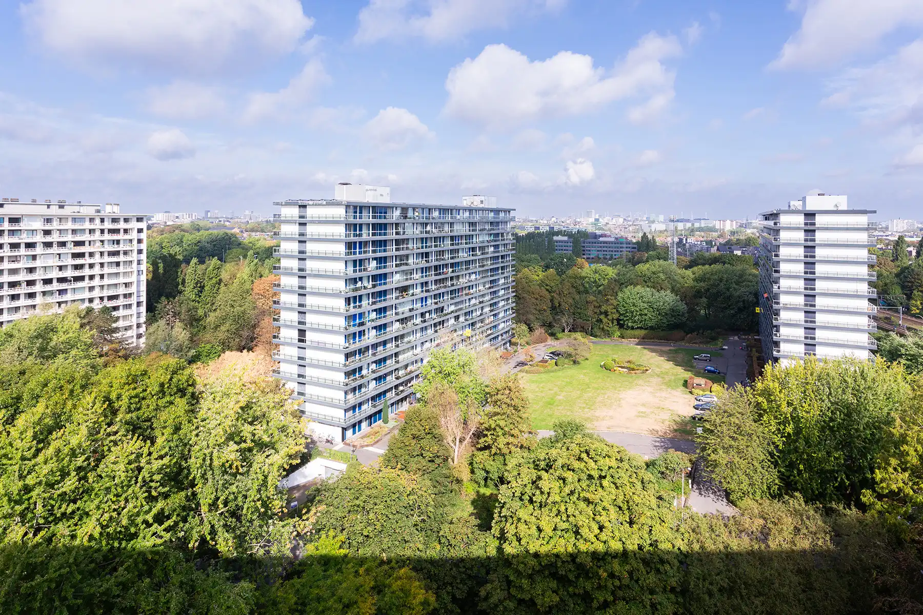 Berchem | Lichtrijk 2 slpk app. met wijds uitzicht. foto 4