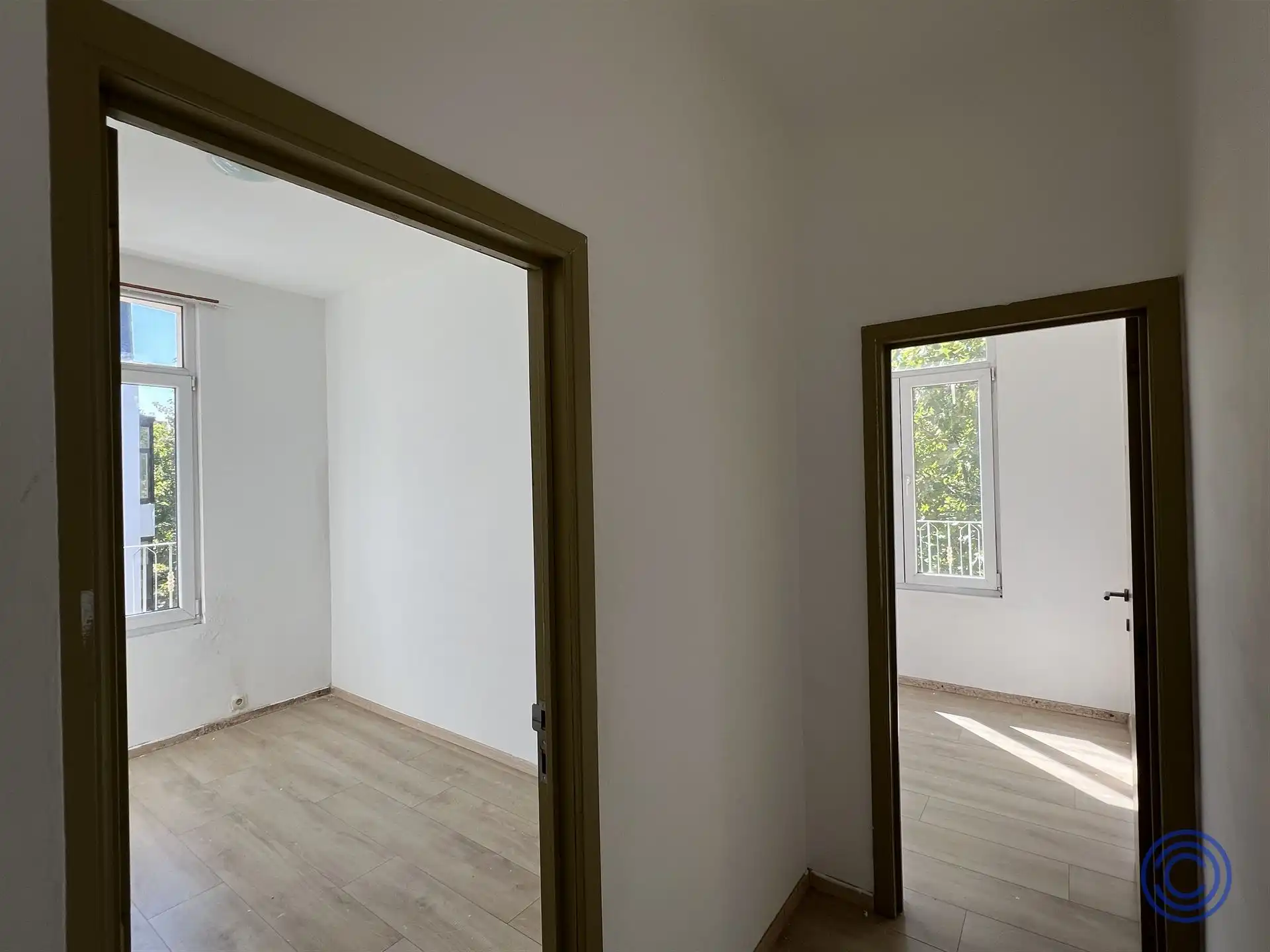 Vergund appartementsgebouw met garages! foto 14