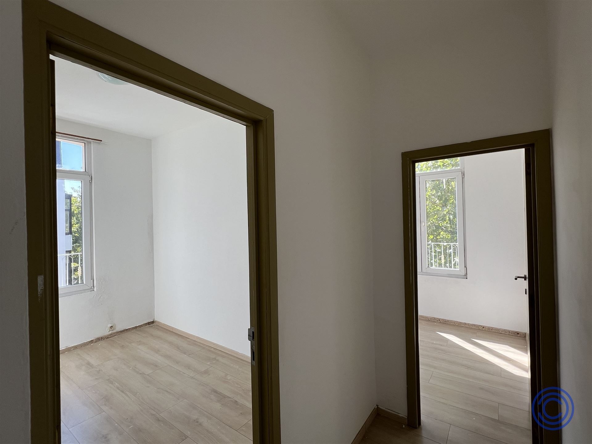 Vergund appartementsgebouw met garages! foto 14