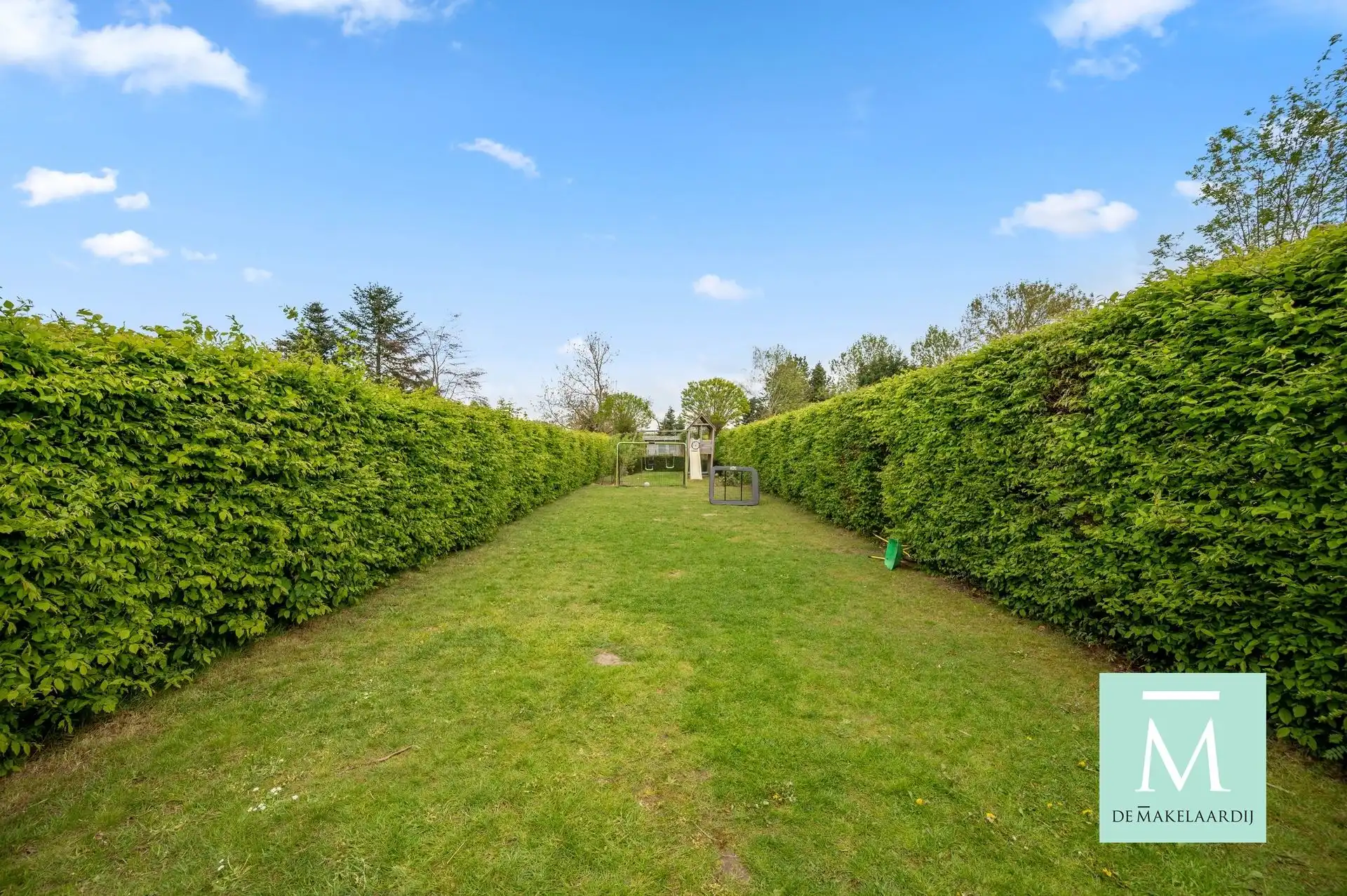 Instapklare woning met 5 slaapkamers en zeer aangename tuin foto 2