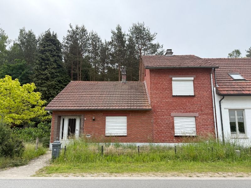 Bouwgrond met woning voor afbraak foto {{pictureIndex}}