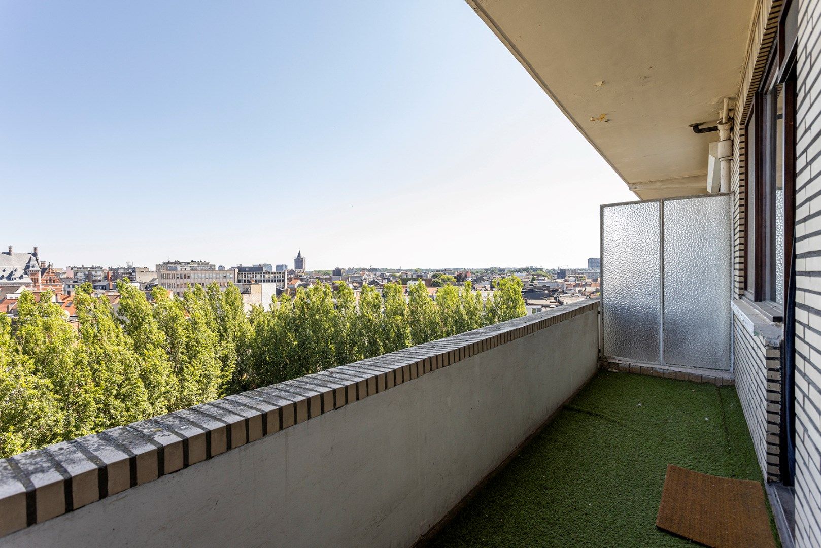 Te renoveren appartement met 2 slpk en terras! foto 8