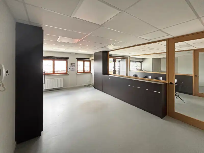 Sint-Niklaas: instapklaar kantoor van 165 m² met parking foto 6