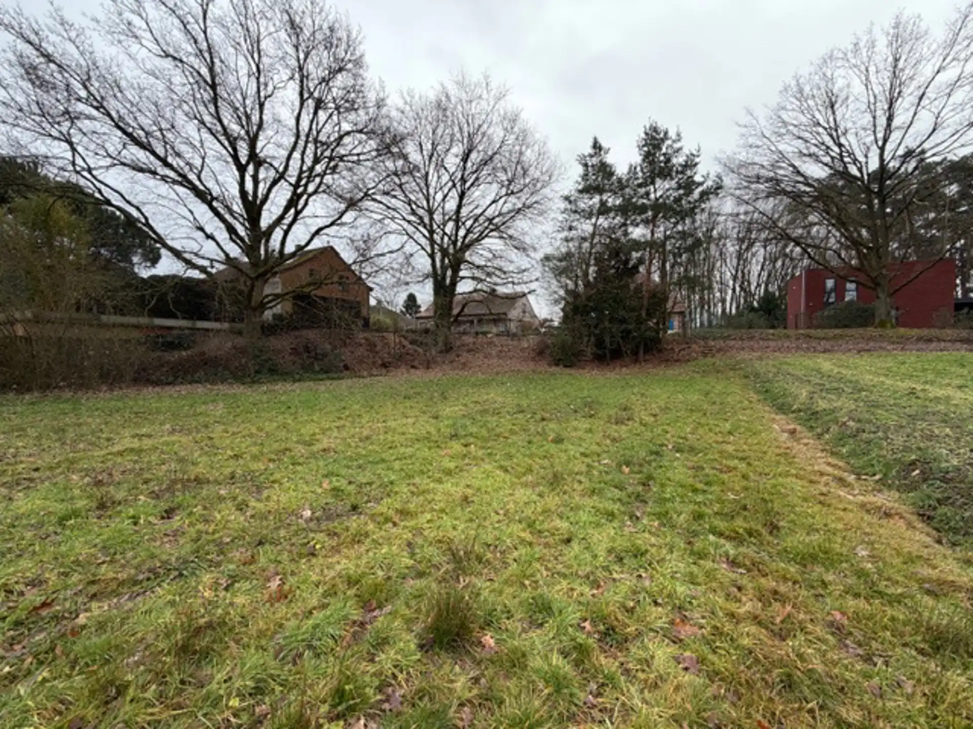 Bouwgrond voor open bebouwing in een doodlopende straat foto 2