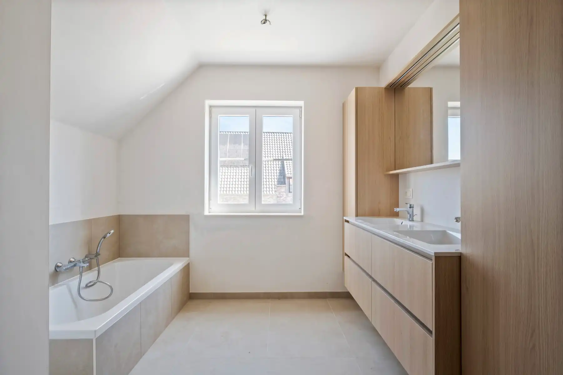 Nieuwbouw afgewerkte woning te Jabbeke - 6% BTW mogelijk foto 8