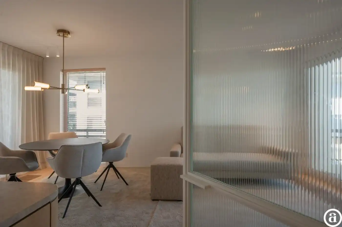 Luxueus gerenoveerd hoekappartement met zeezicht vlakbij de wandeldijk in het Zoute. foto 19