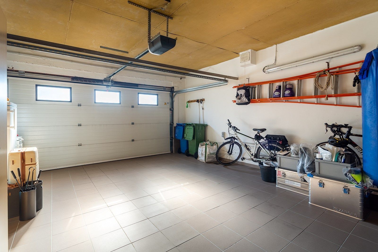 Gemeubeld luxueus 1-slaapkamerappartement met tuin foto 18