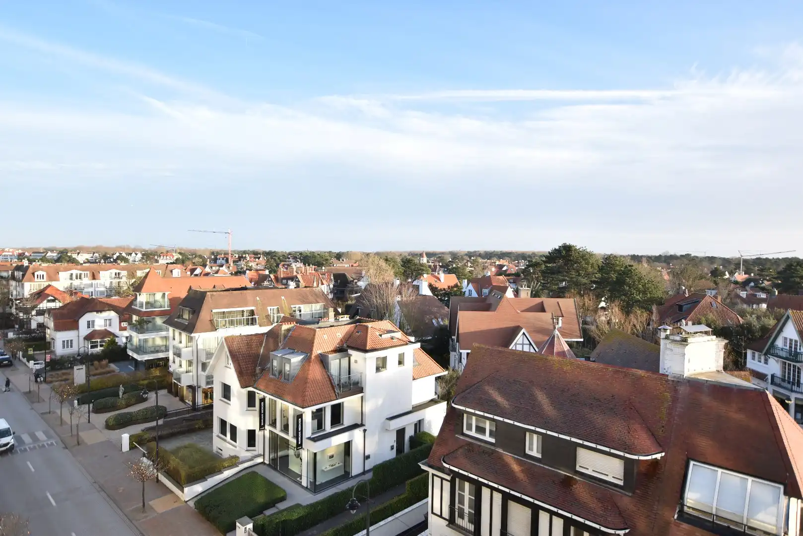 Gemeubeld appartement op de vijfde verdieping gelegen in hartje Zoute op enkele passen van het Albertplein en de zee foto 3