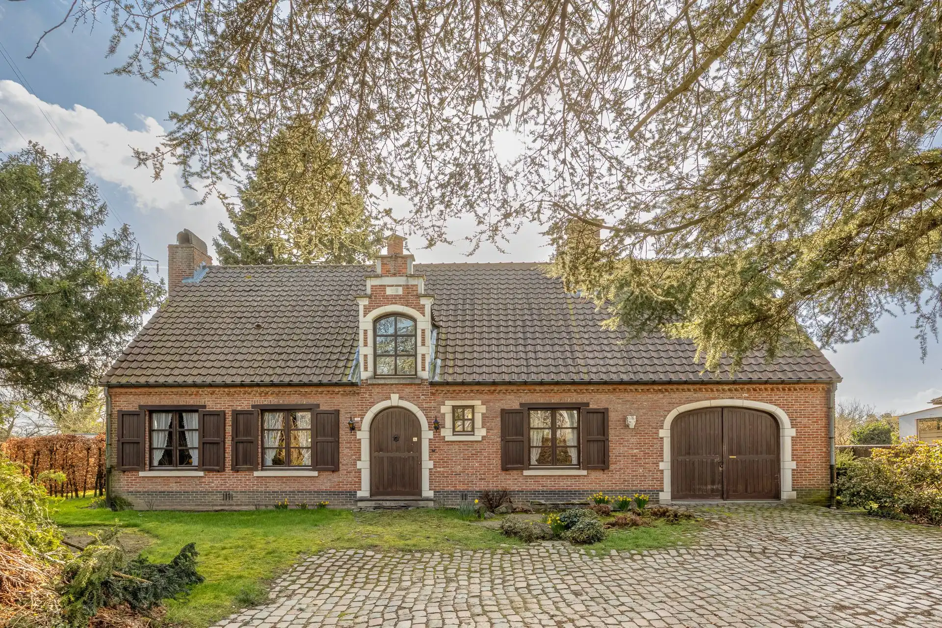 Hoofdfoto van de publicatie: Landhuis met 4 slaapkamers en bijhuis op 1.850 m²