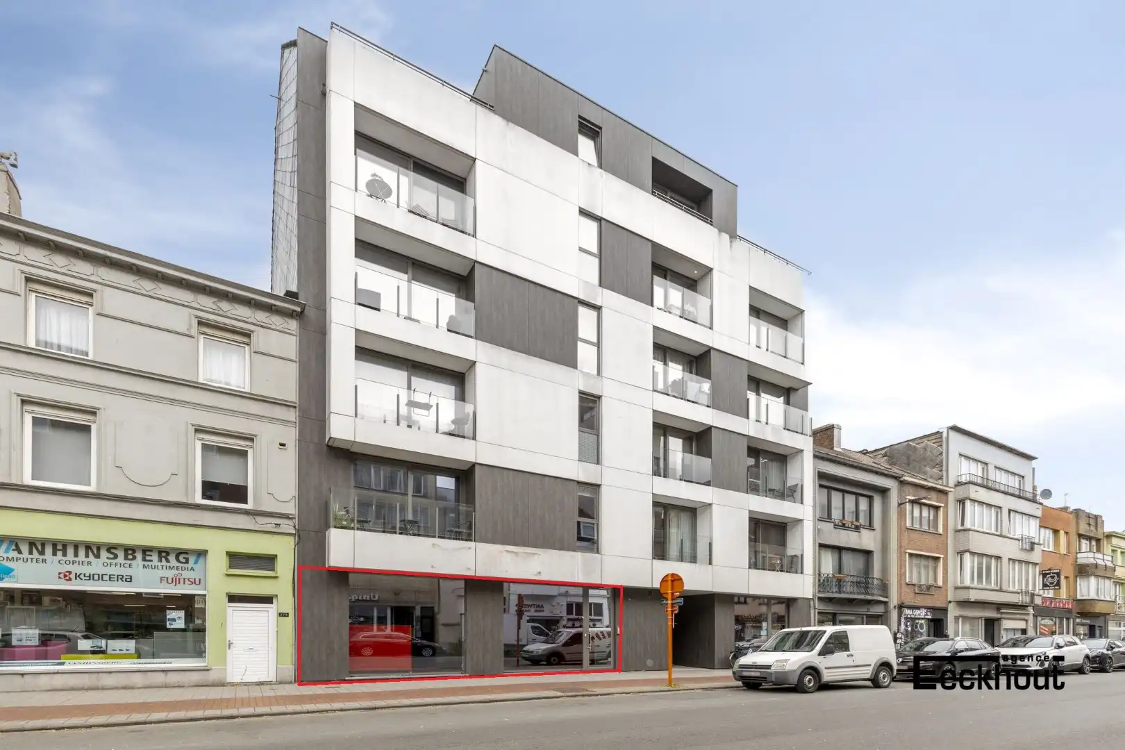 Commerciële handelsruimte van 106 m² op toplocatie in Oostende foto {{pictureIndex}}