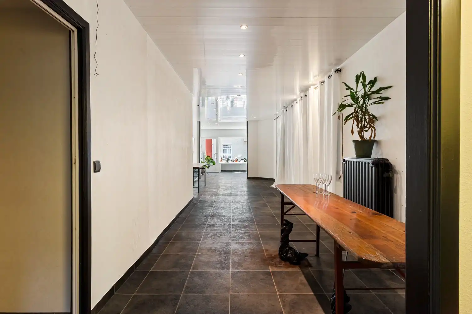 Handelsgelijkvloers met bovenliggend appartement in het centrum van Wommelgem! foto 5