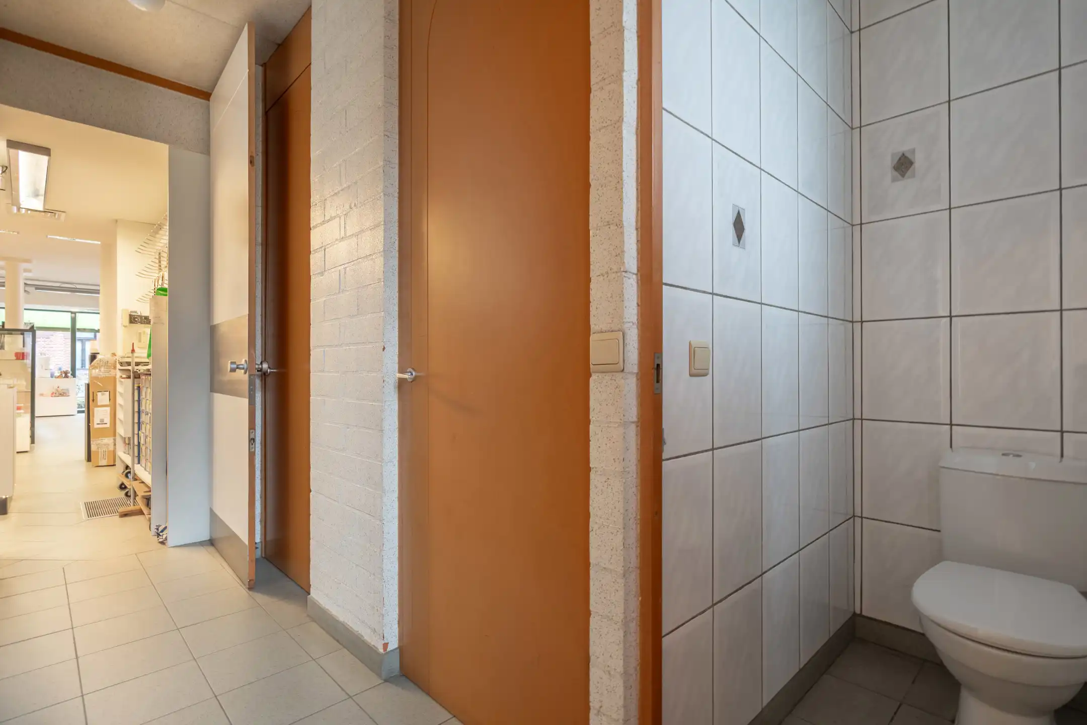 Ruim en gunstig gelegen handelspand met woonst in Vosselaar foto 13