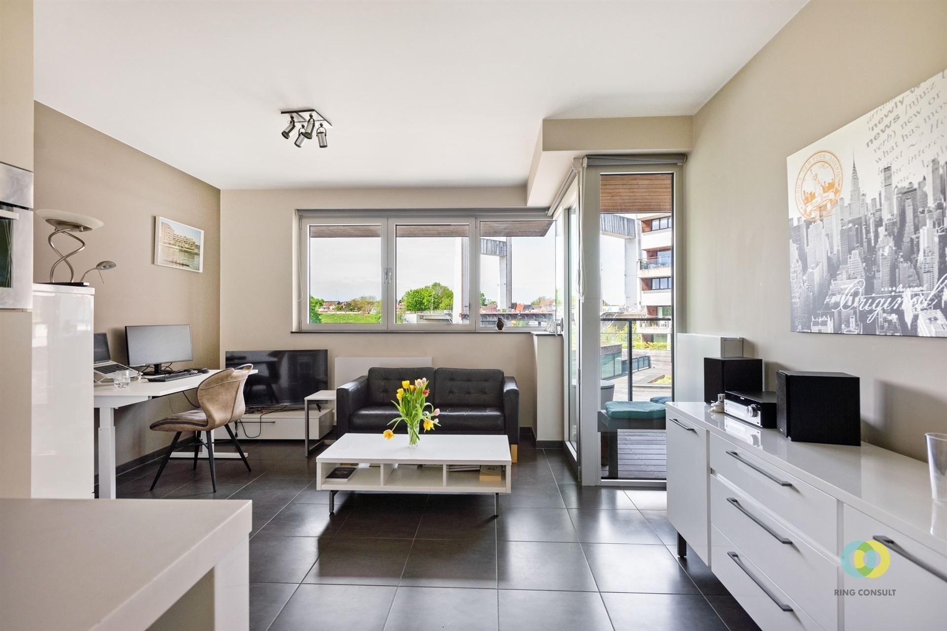 Modern appartement met kanaalzicht foto 3