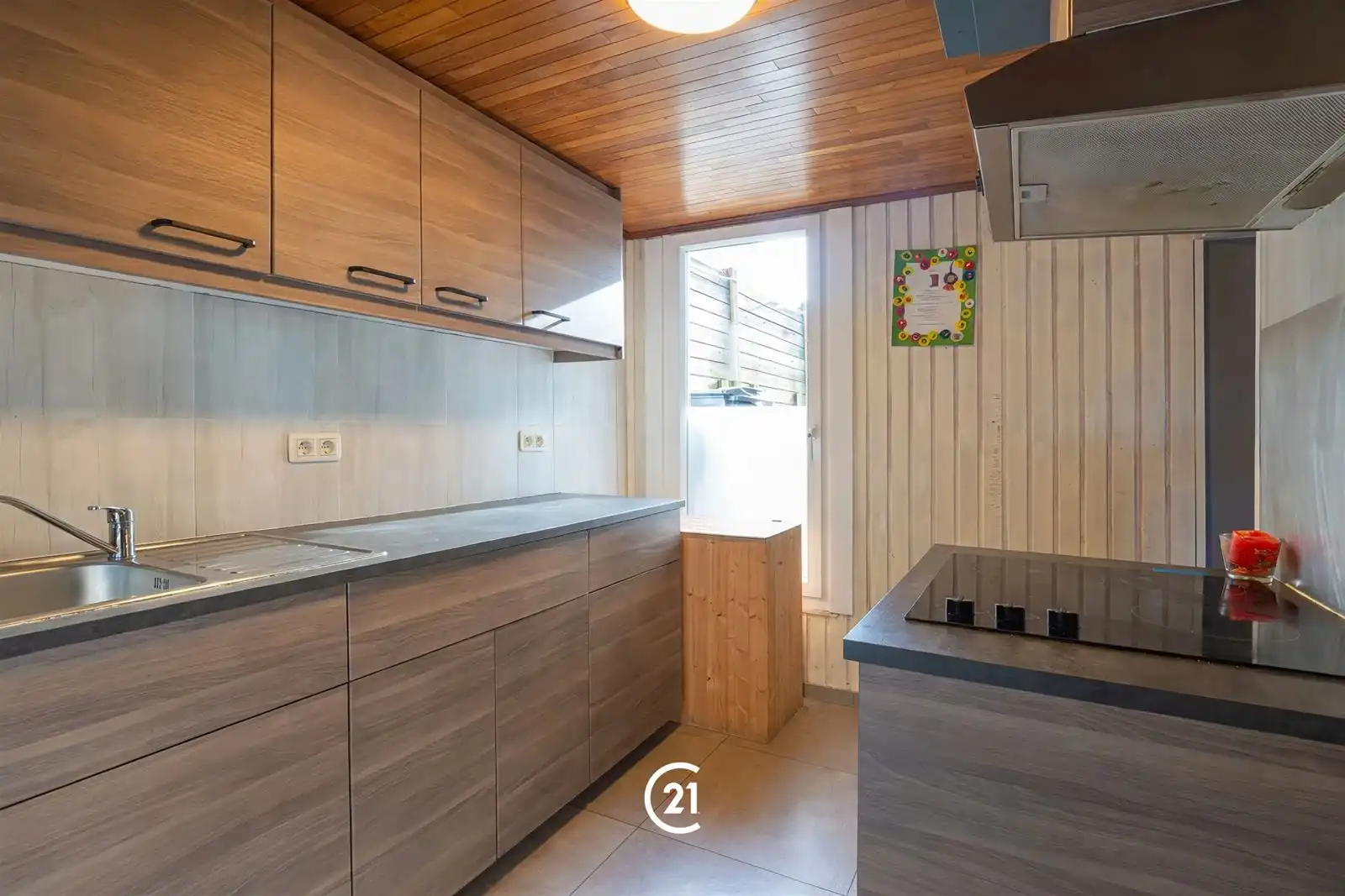 starterswoning met 2 slaapkamers, garage en aparte tuin foto 9