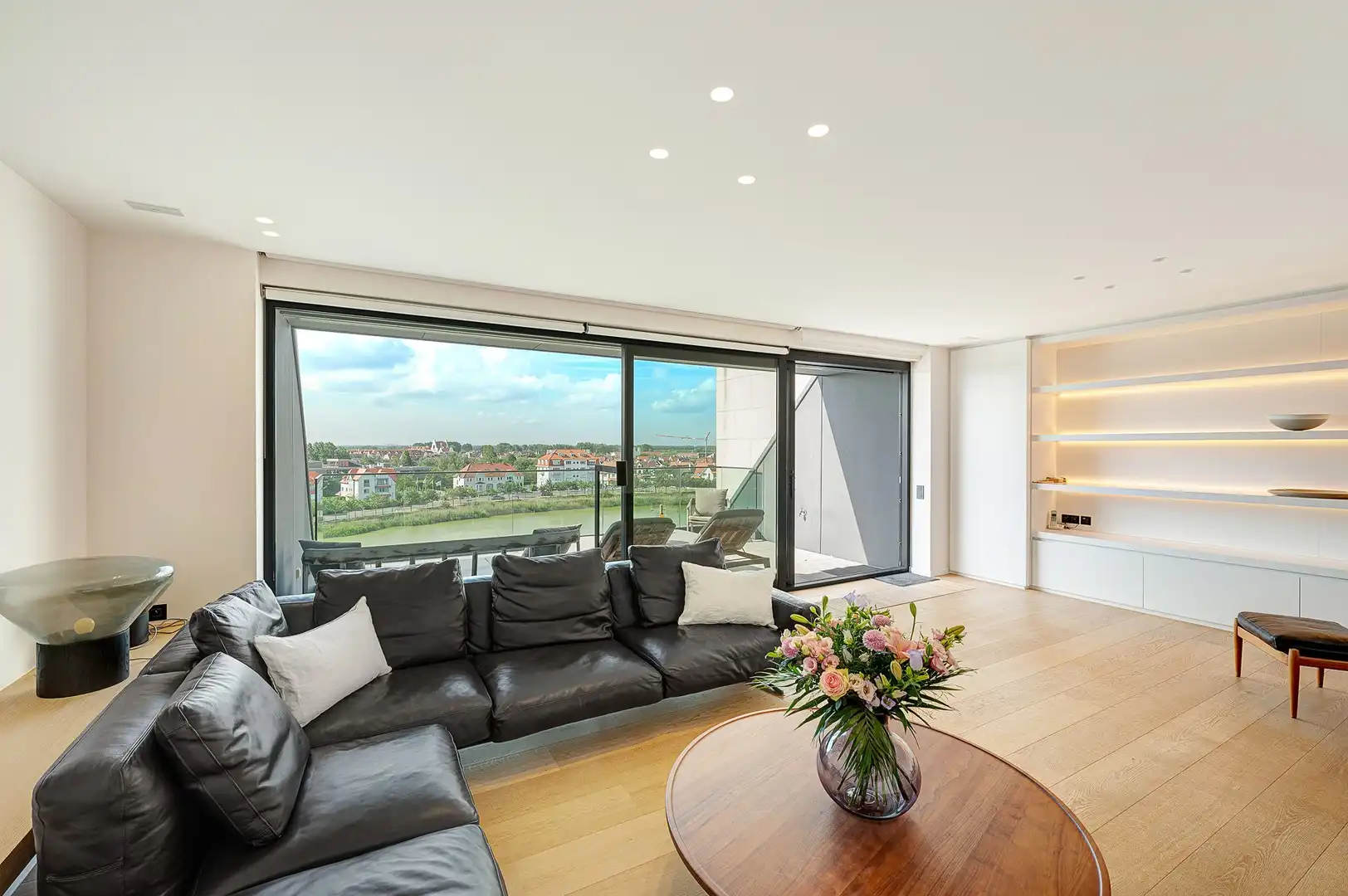 Luxueus appartement met frontaal zicht op het Zegemeer. foto 2