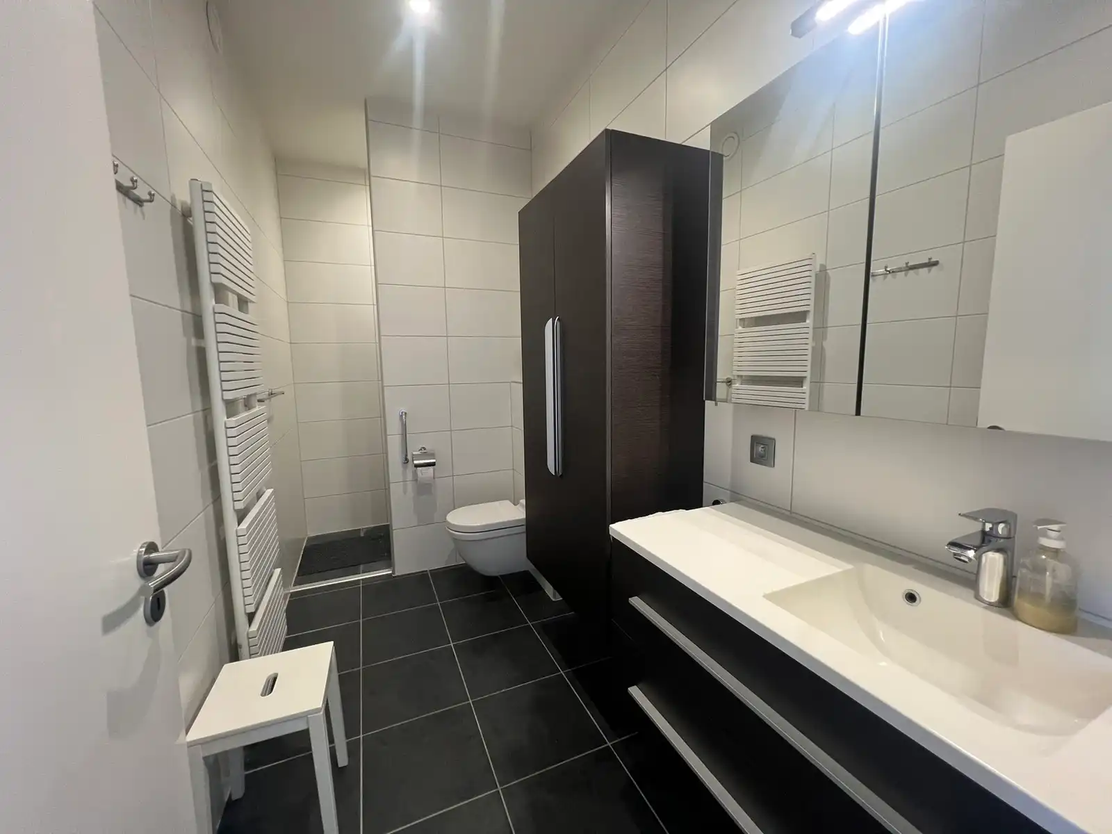 Ruim gelijkvloers appartement  met tuin op topligging. foto 6