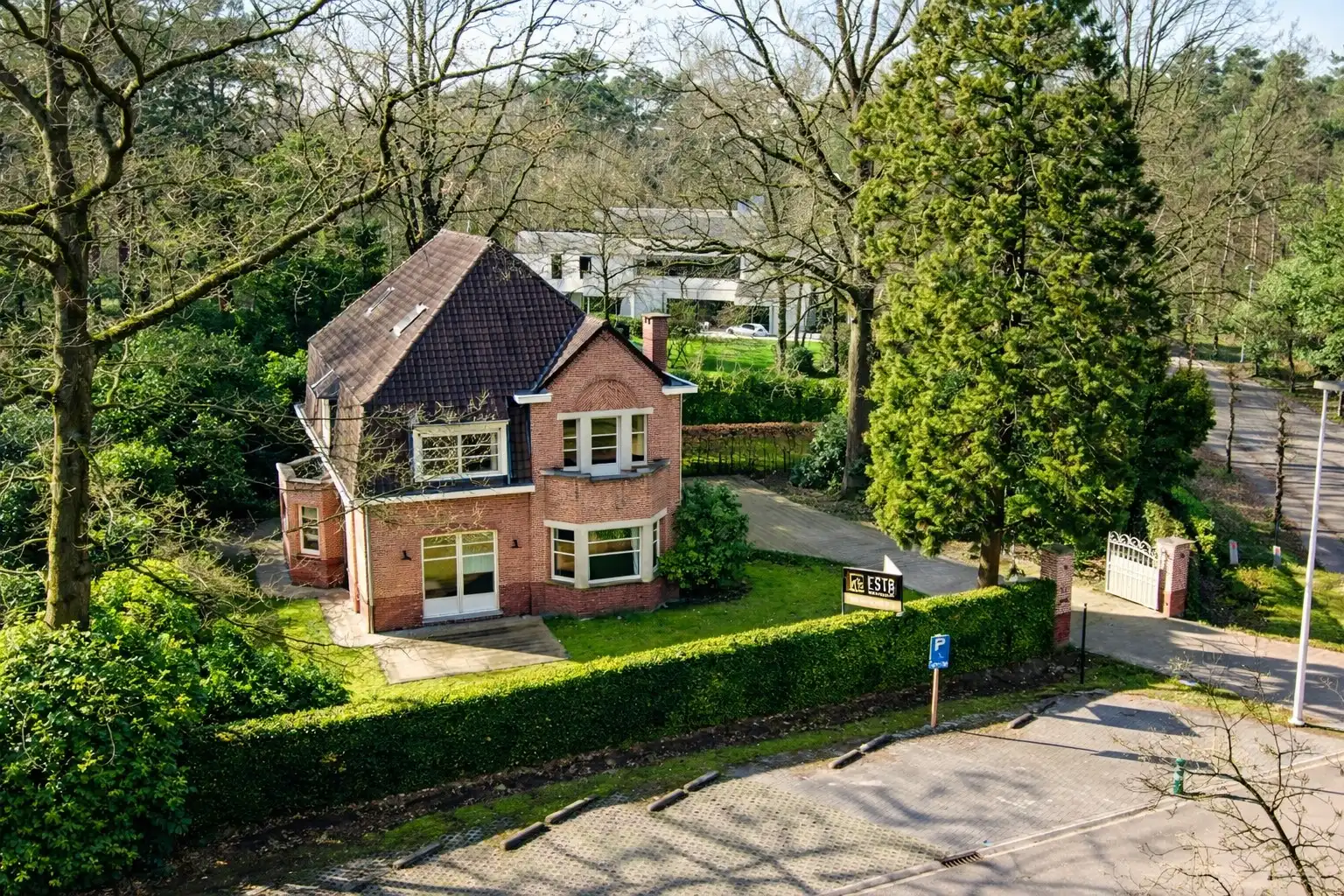Charmante villa in gegeerde woonwijk Koningshof te Schoten foto 2