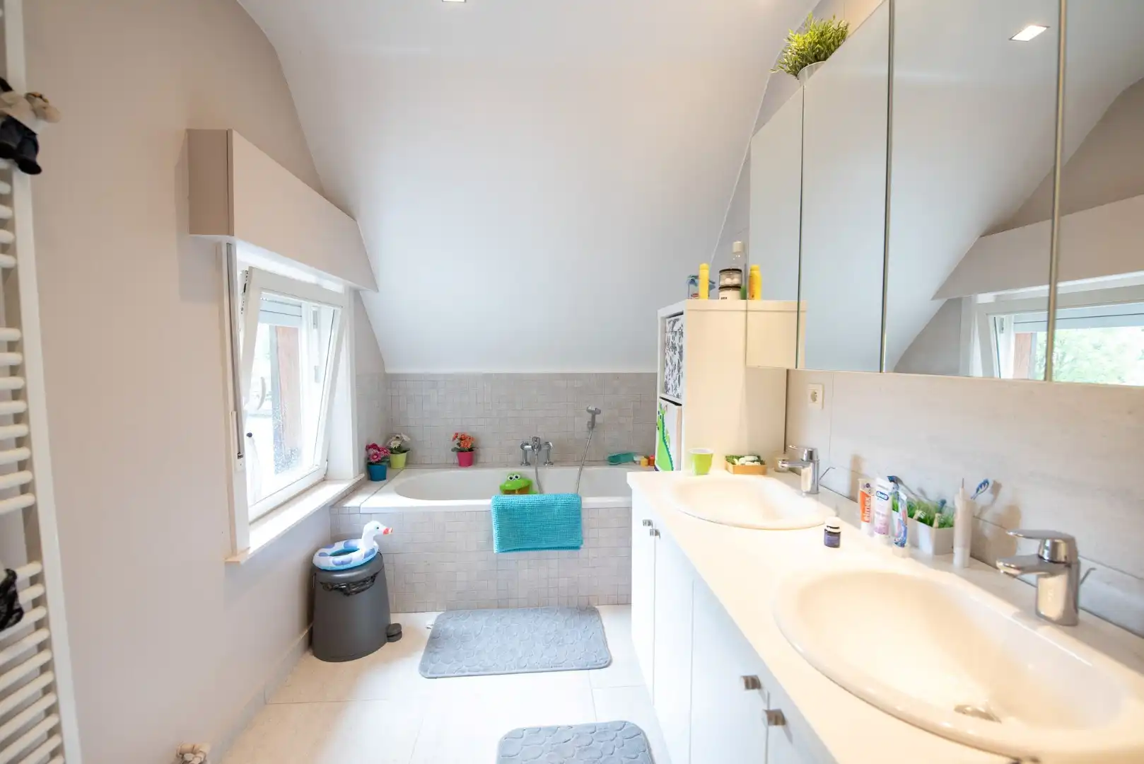 Charmante, halfopen bebouwing op 978 m² te koop in Zulte! foto 9