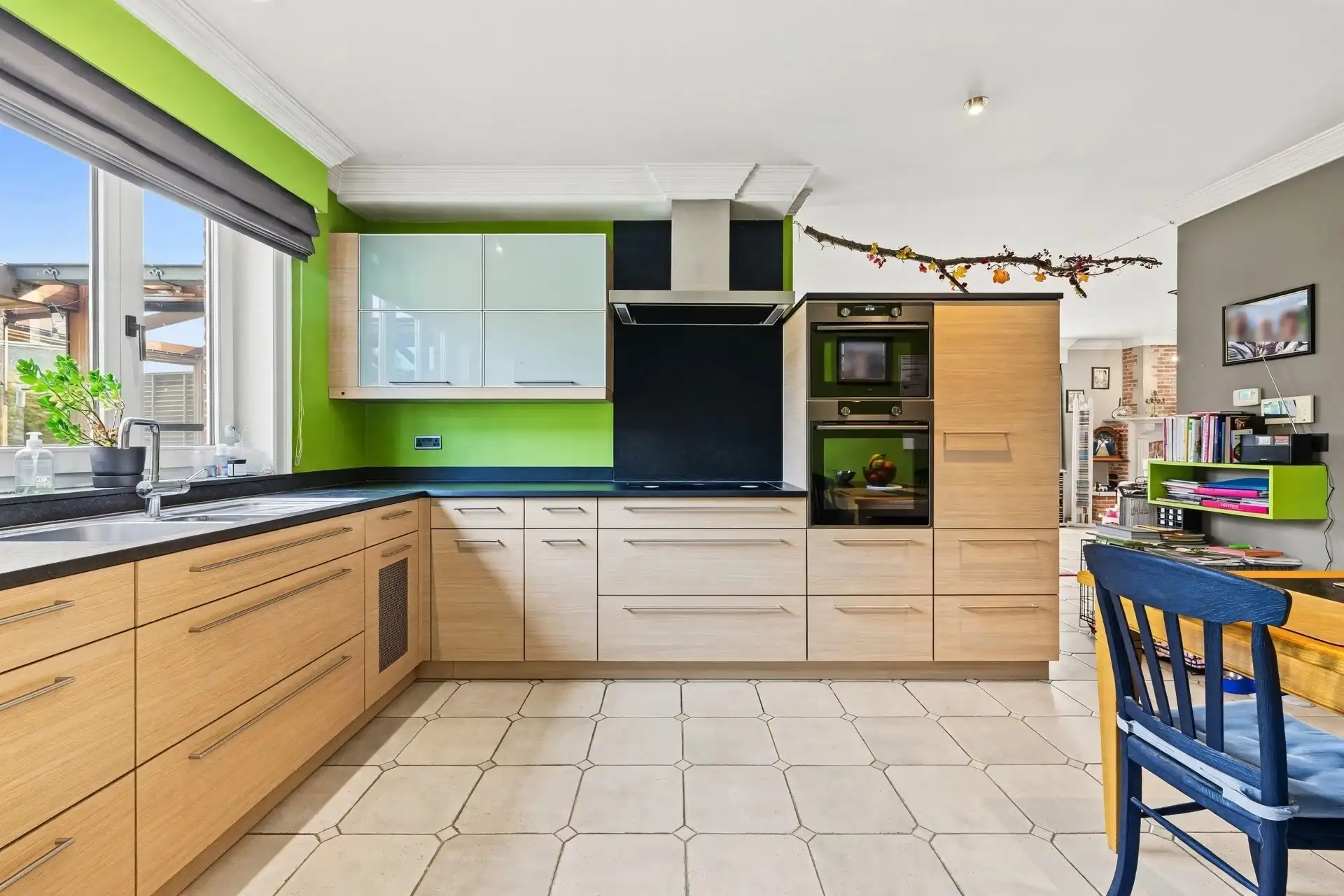 Ruime gezinswoning in klassiek landelijke stijl met aanpalende werkplaats van ca. 435m² foto 10
