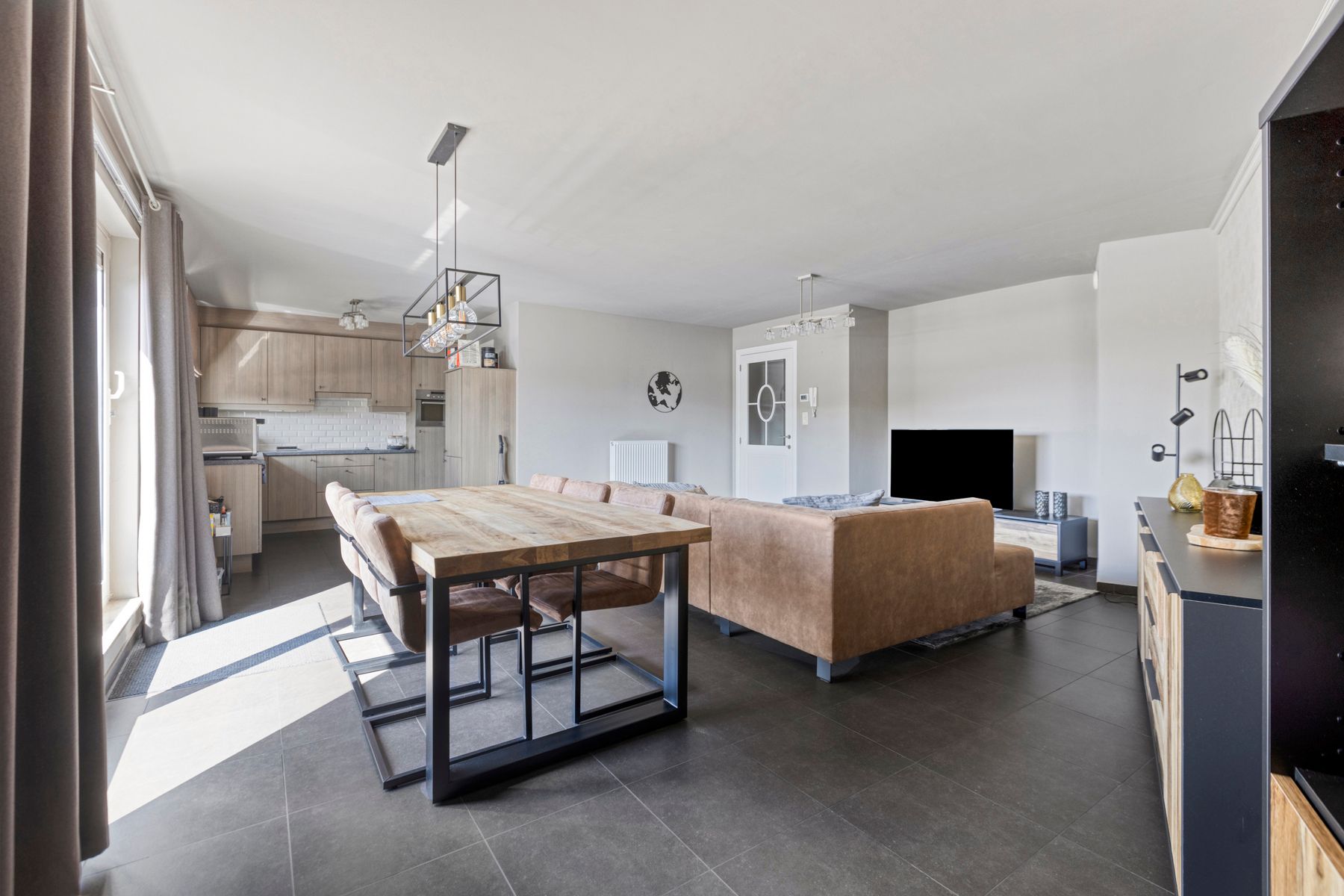 Ruim appartement met 40m² zonnig terras in Dessel foto 6