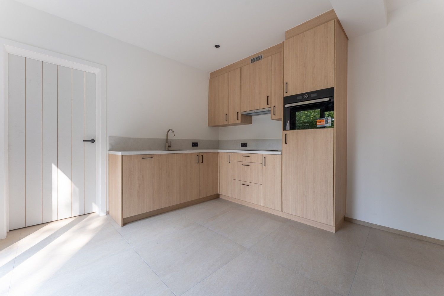 Volledig gerenoveerde gelijkvloerse woning met leuke tuin foto 14