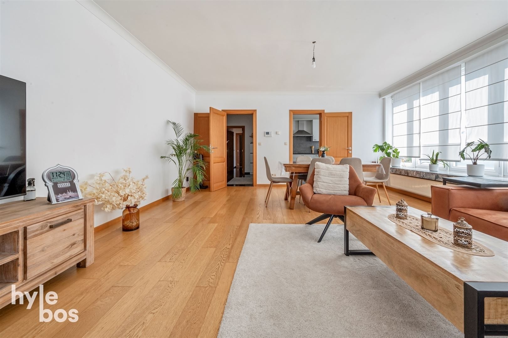 Instapklaar 2 slaapkamer appartement met garage foto 2