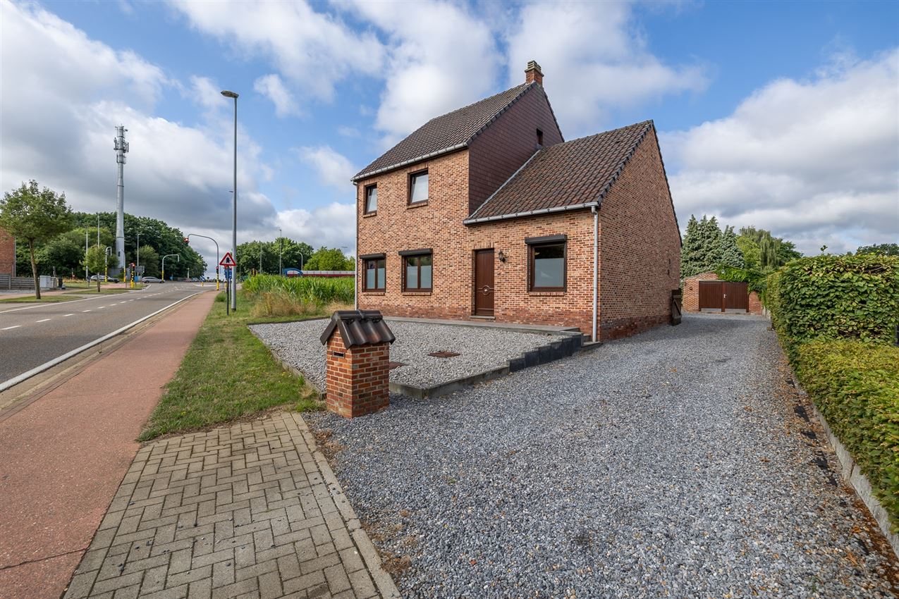 Vrijstaande woning met 3slk op 22a40ca op strategische ligging foto 41