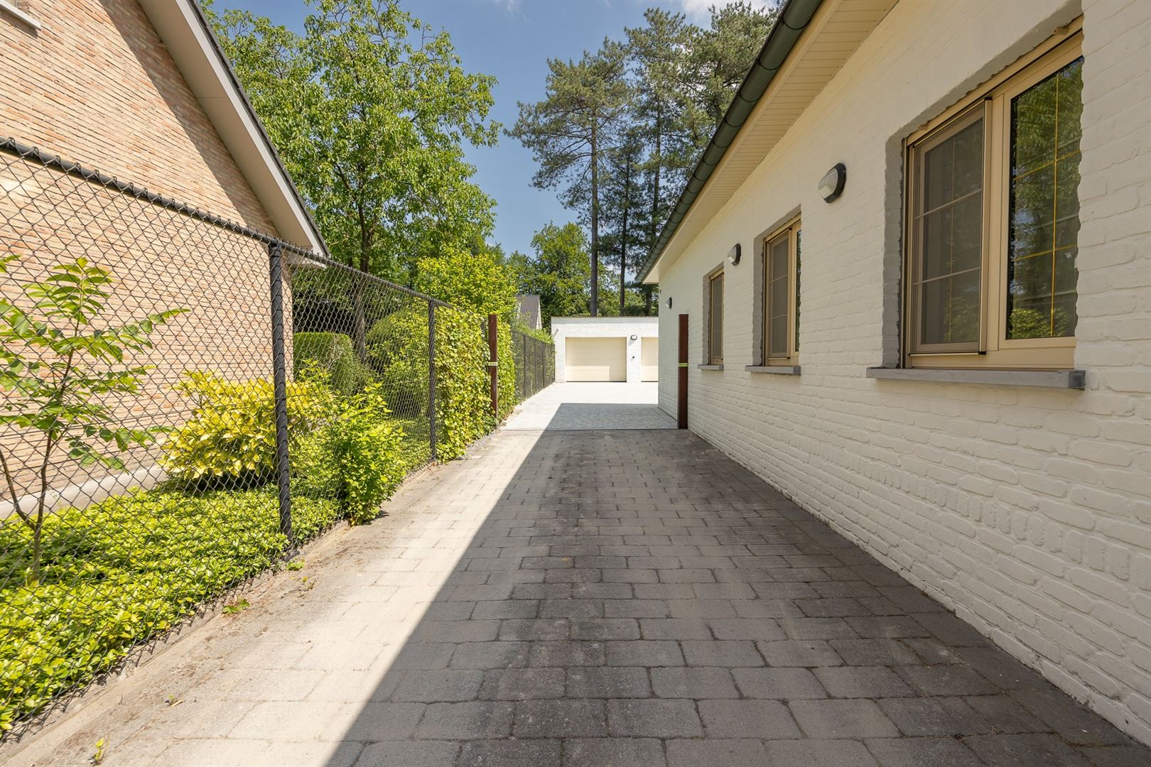 Een moderne villa met 4 ruime SLKS  nabij het centrum van Heide- Kalmthout. foto 13